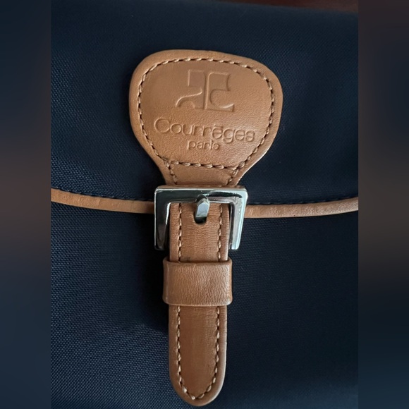 EUC Authentic Courrēges Paris Crossbody includes dust bag - Picture 4 of 10